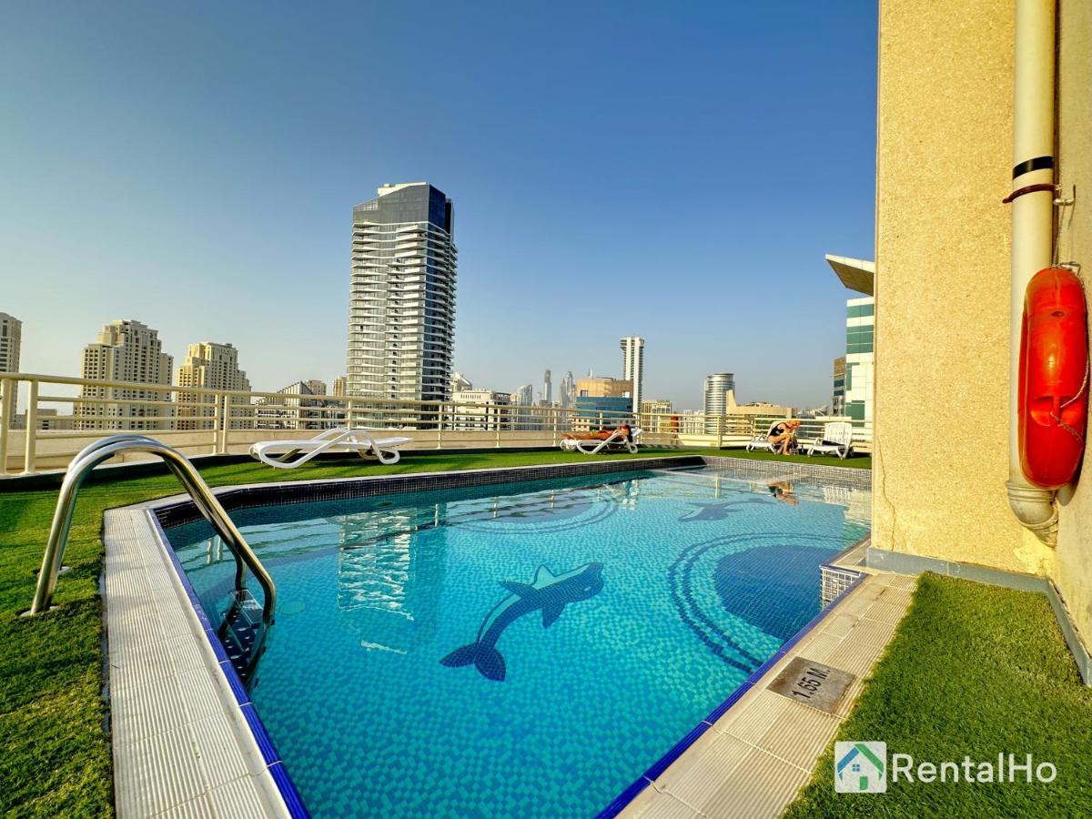 Quiet With Balcony And Roof Pool In Marina Appartamento Dubai