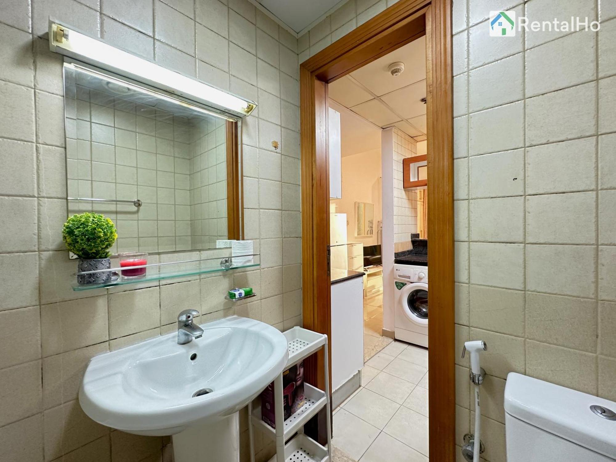 Quiet With Balcony And Roof Pool In Marina Appartamento Dubai